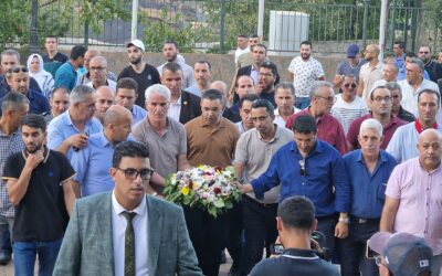 Le candidat du FFS, le camarade Youcef Aouchiche, dépose une gerbe de fleurs au Mémorial d’Ifri