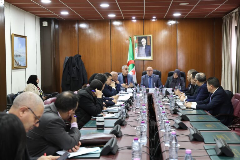 الأفافاس يعرض رؤيته أمام لجنة الشؤون القانونية والحريات بالمجلس الشعبي الوطني